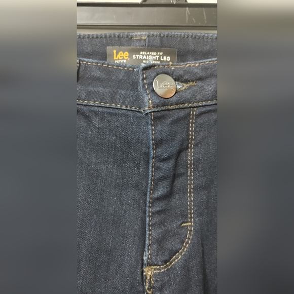 Lee Women's Instantly Slim Straight Leg Jeans 6 Petite NWOT - Picture 8 of 11
